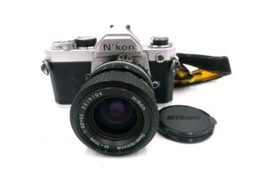 Nikon FM inkl. Zoom-Nikkor 35–70mm f/3.3–4.5