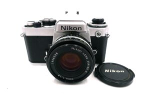 Nikon FE inkl. Nikon 50mm f/1.8