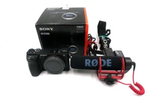 Sony Alpha 6500 – APS-C Systemkamera + Rode VideoMic GO (ca. 500 Auslösungen)