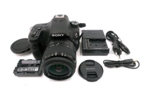 Sony Alpha 58 + DT 18-55mm 3,5-5,6 SAM II – DSLR-Kit (nur ca. 10 Auslösungen!)