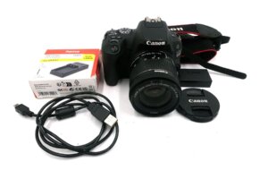 Canon EOS 200D inkl. EF-S 18-55mm f/4.0-5.6 IS STM – ca. 4.270 Auslösungen
