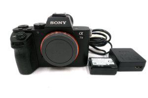 Sony Alpha 7 II – Vollformat-Systemkamera mit 24,3 Megapixeln und ca. 28.650 Auslösungen
