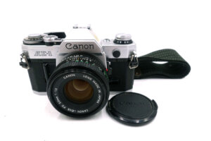 Canon AE-1 mit Canon FD 50mm f/1.8 – Legendäre analoge Spiegelreflexkamera mit klassischem Standardobjektiv
