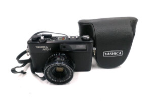 Yashica MG-1 mit Yashinon 45mm f/2.8 – Kompakte analoge Sucherkamera mit lichtstarkem Festobjektiv