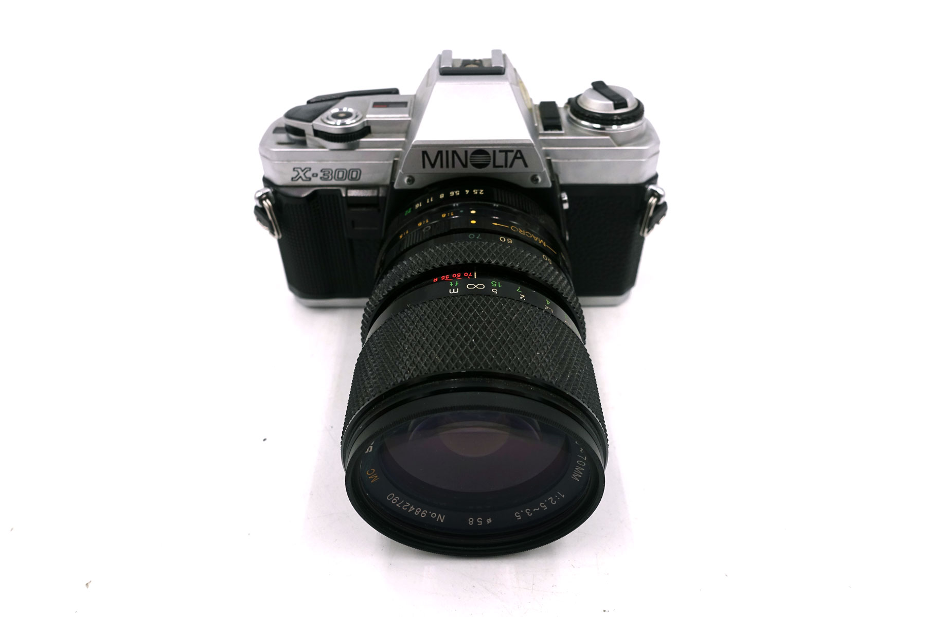Minolta X-300 mit Soligor 35-70mm f/2,5-3,5 – Analoge Spiegelreflexkamera