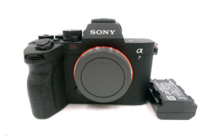Sony Alpha 7 IV – Vollformat-Systemkamera mit ca. 36.900 Auslösungen