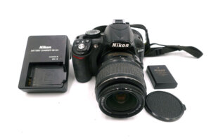 Nikon D3100 mit AF-S Nikkor 18-55mm f/3,5-5,6G II – ca. 29.150 Auslösungen