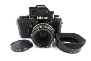 Nikon F2 Schwarz mit Nikkor 50mm f/2.0 – klassische Profi-Spiegelreflexkamera mit lichtstarkem Standardobjektiv