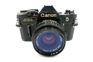 Canon AE-1 Black mit FD 50mm f/1.8 – analoge SLR Kamera für 35mm Film