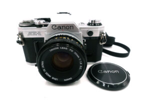 Canon AE-1 + Canon FD 50mm f/1.8 – analoge Spiegelreflexkamera