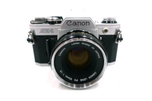 Canon AE-1 + FD 50mm f/1.8 – klassische analoge Spiegelreflexkamera