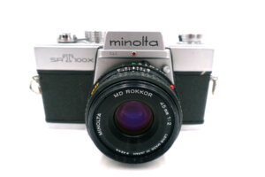 Minolta SRT100X mit MD Rokkor 45mm f/2.0 – klassische analoge Spiegelreflexkamera
