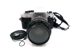 Nikon FG + Zoom-Nikkor 28-50mm f/3.5 – analoge Kleinbild-Spiegelreflexkamera