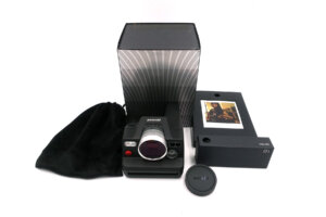 Polaroid I-2 – hochwertige Sofortbildkamera als Ausstellungsstück